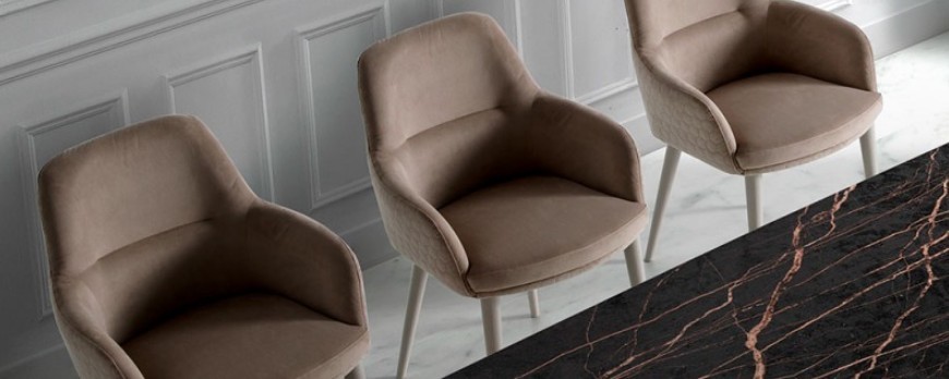 Sillas con brazos: elegantes, cómodas y versátiles